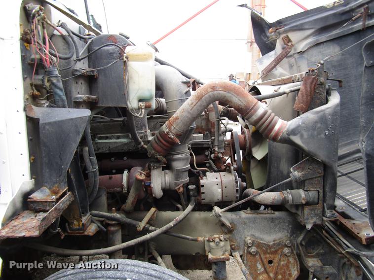 image for item DB6892 1994 International 9200 fertilizer tender truck