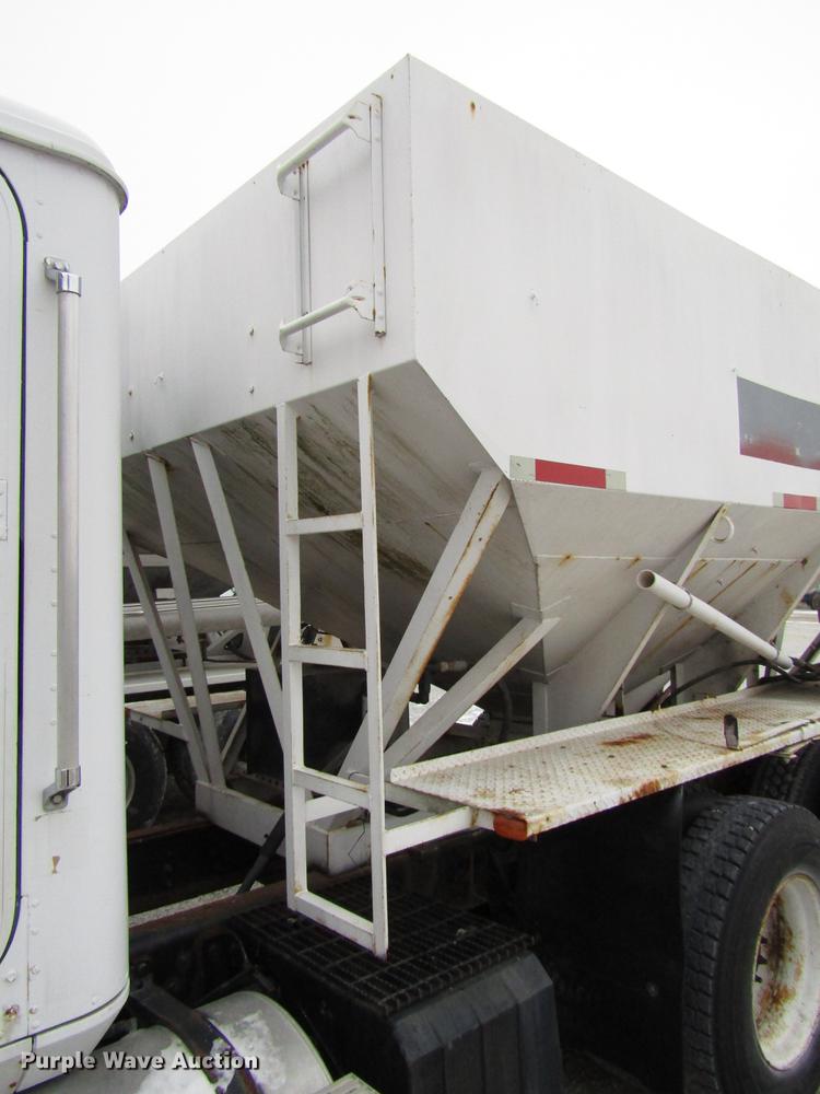 image for item DB6892 1994 International 9200 fertilizer tender truck