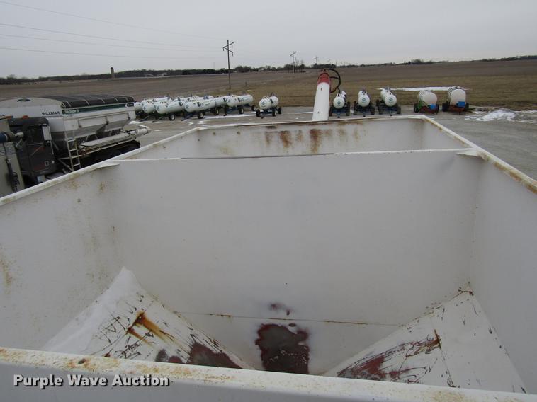 image for item DB6892 1994 International 9200 fertilizer tender truck