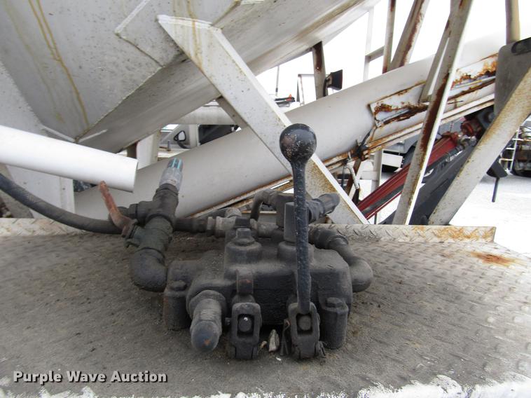 image for item DB6892 1994 International 9200 fertilizer tender truck