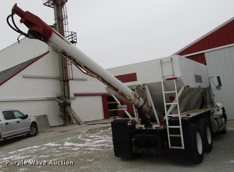 image for item DB6892 1994 International 9200 fertilizer tender truck