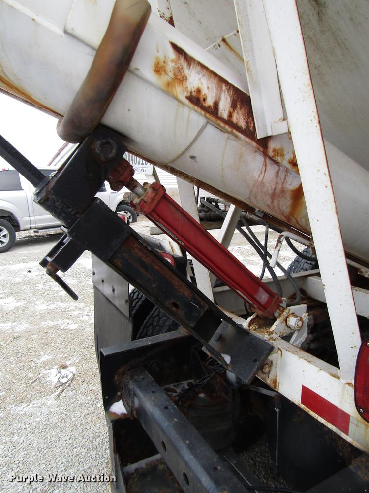 image for item DB6892 1994 International 9200 fertilizer tender truck