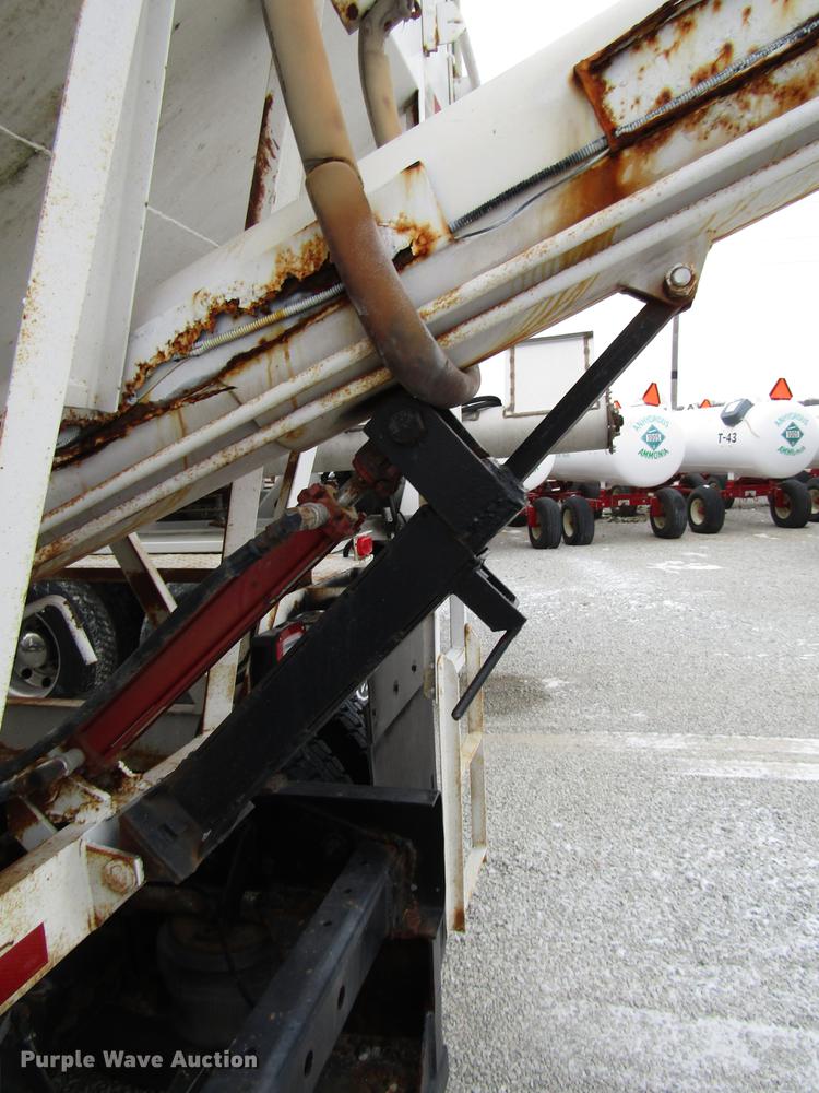 image for item DB6892 1994 International 9200 fertilizer tender truck