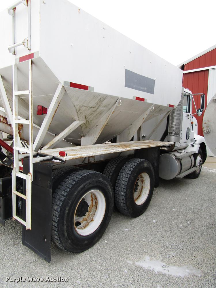 image for item DB6892 1994 International 9200 fertilizer tender truck