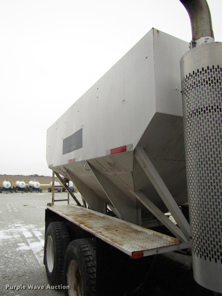 image for item DB6892 1994 International 9200 fertilizer tender truck