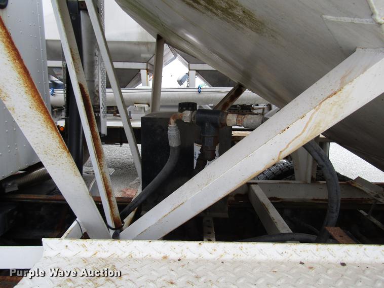 image for item DB6892 1994 International 9200 fertilizer tender truck