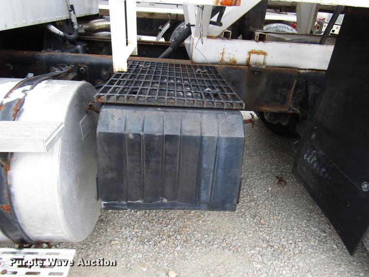 image for item DB6892 1994 International 9200 fertilizer tender truck