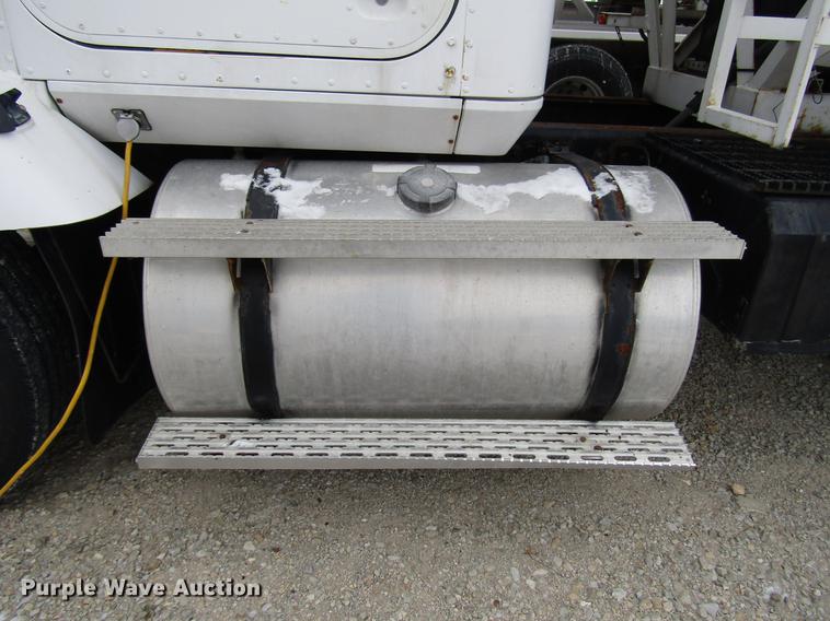 image for item DB6892 1994 International 9200 fertilizer tender truck