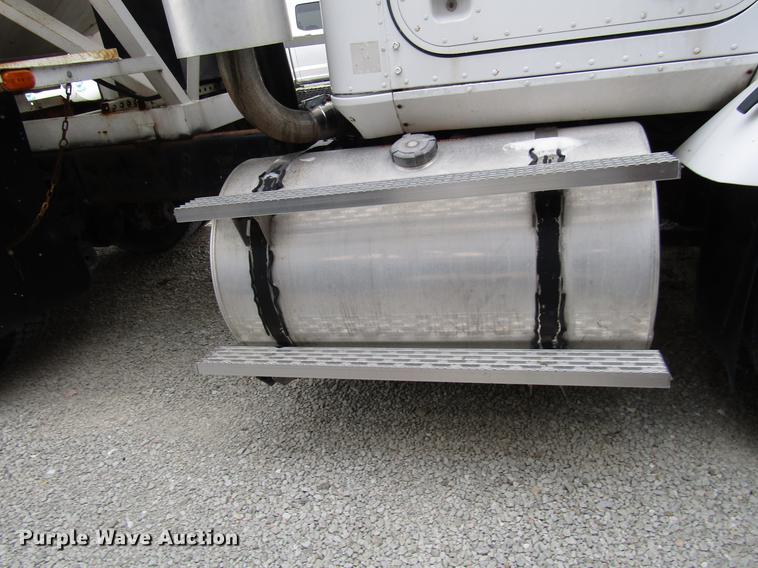 image for item DB6892 1994 International 9200 fertilizer tender truck