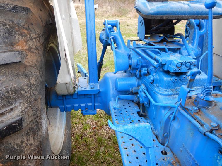 image for item DC0193 1977 Ford 6600 tractor
