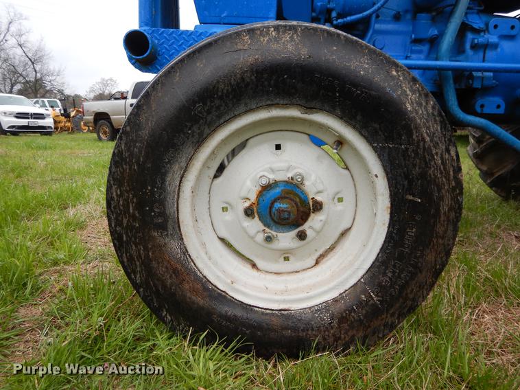 image for item DC0193 1977 Ford 6600 tractor