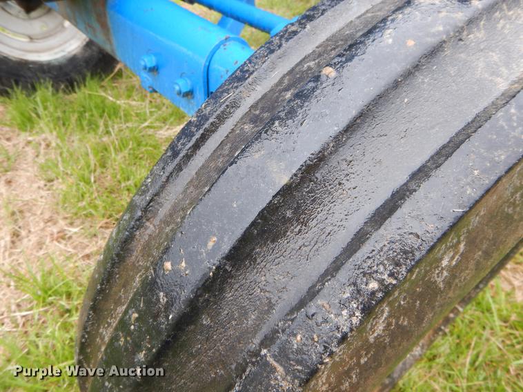 image for item DC0193 1977 Ford 6600 tractor