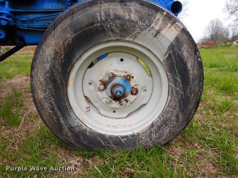 image for item DC0193 1977 Ford 6600 tractor