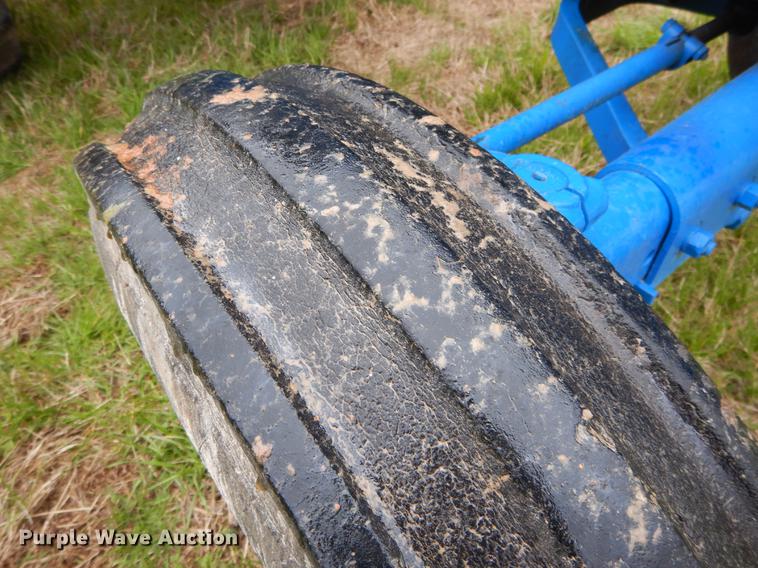 image for item DC0193 1977 Ford 6600 tractor