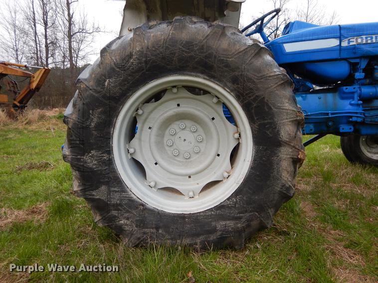 image for item DC0193 1977 Ford 6600 tractor