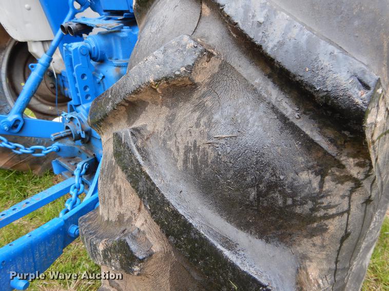 image for item DC0193 1977 Ford 6600 tractor