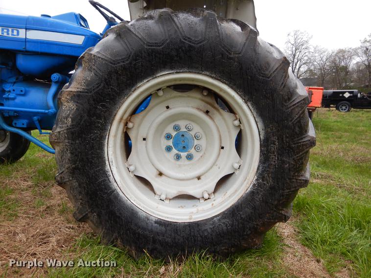 image for item DC0193 1977 Ford 6600 tractor