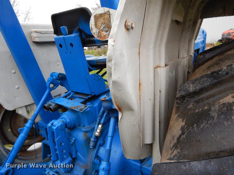 image for item DC0193 1977 Ford 6600 tractor