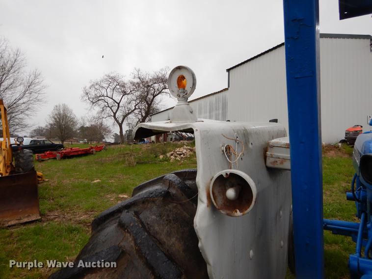 image for item DC0193 1977 Ford 6600 tractor