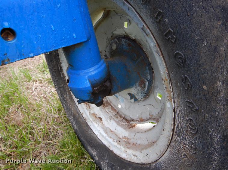 image for item DC0193 1977 Ford 6600 tractor