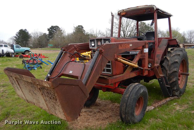 image for item DC0208 International 1086 tractor