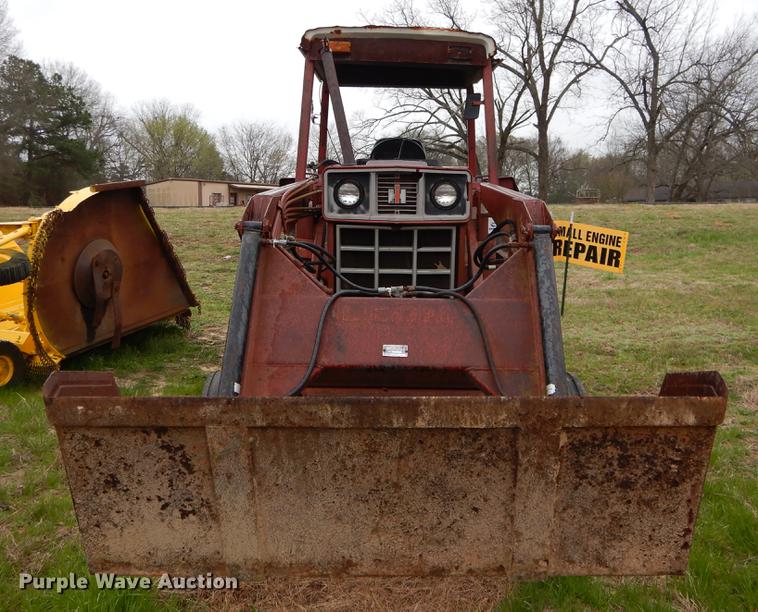 image for item DC0208 International 1086 tractor