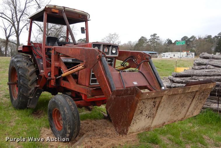 image for item DC0208 International 1086 tractor