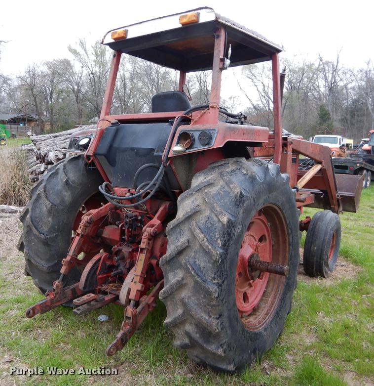 image for item DC0208 International 1086 tractor