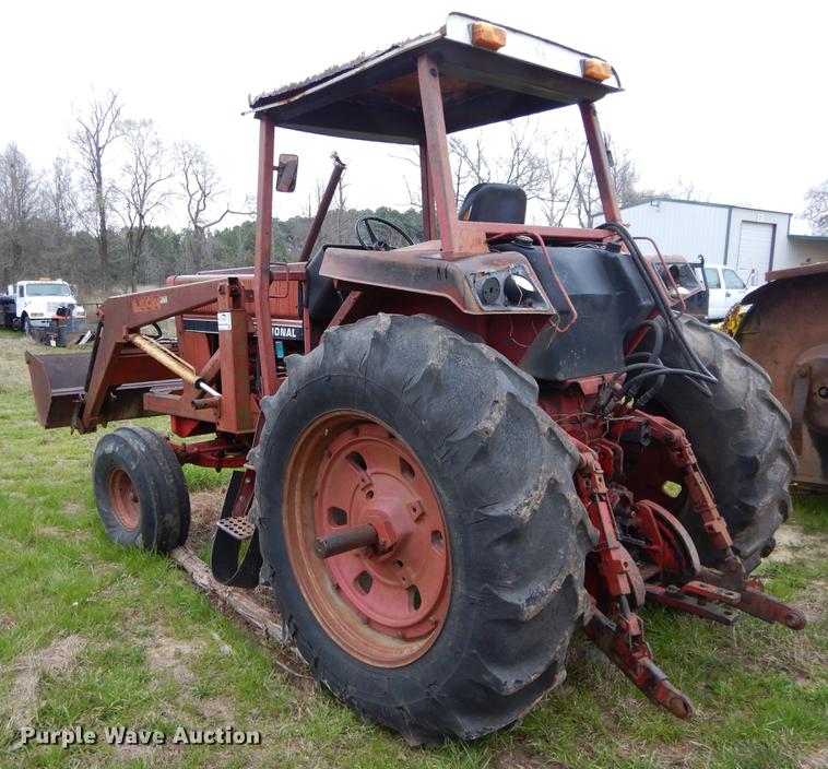 image for item DC0208 International 1086 tractor
