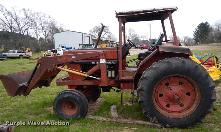 image for item DC0208 International 1086 tractor