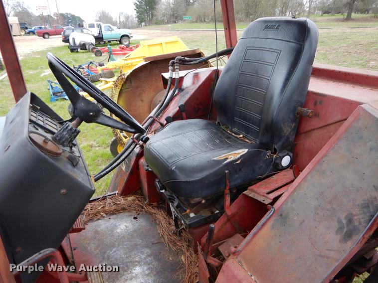 image for item DC0208 International 1086 tractor