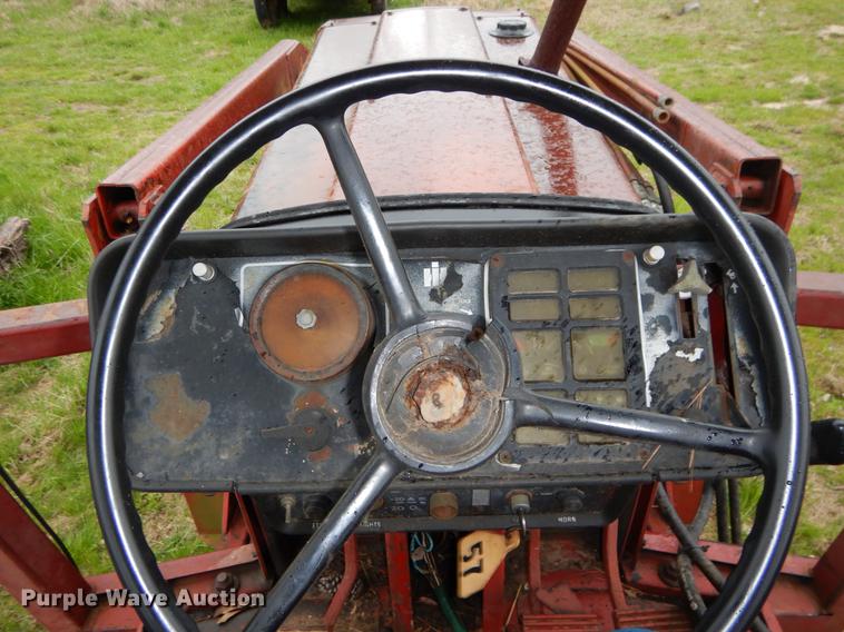image for item DC0208 International 1086 tractor