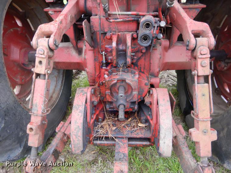image for item DC0208 International 1086 tractor