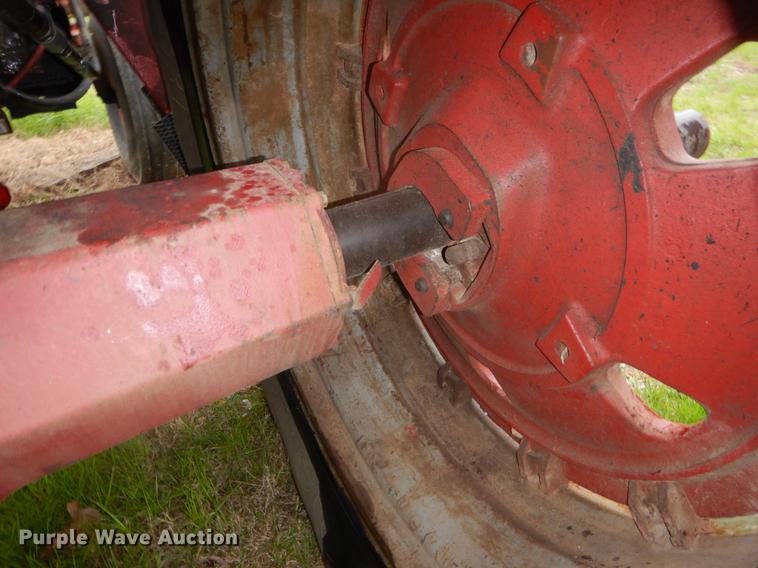 image for item DC0208 International 1086 tractor