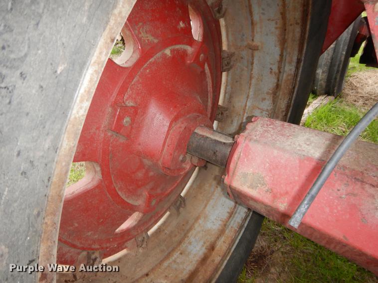 image for item DC0208 International 1086 tractor