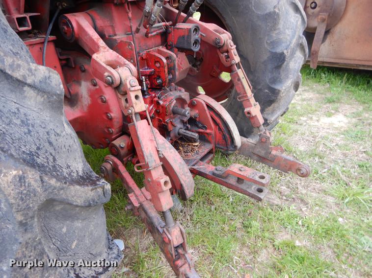 image for item DC0208 International 1086 tractor