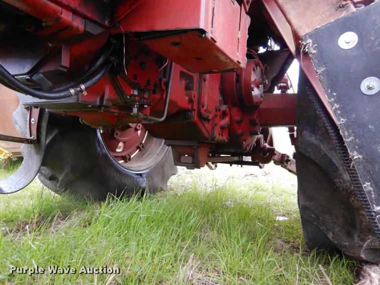 image for item DC0208 International 1086 tractor