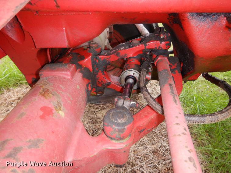 image for item DC0208 International 1086 tractor