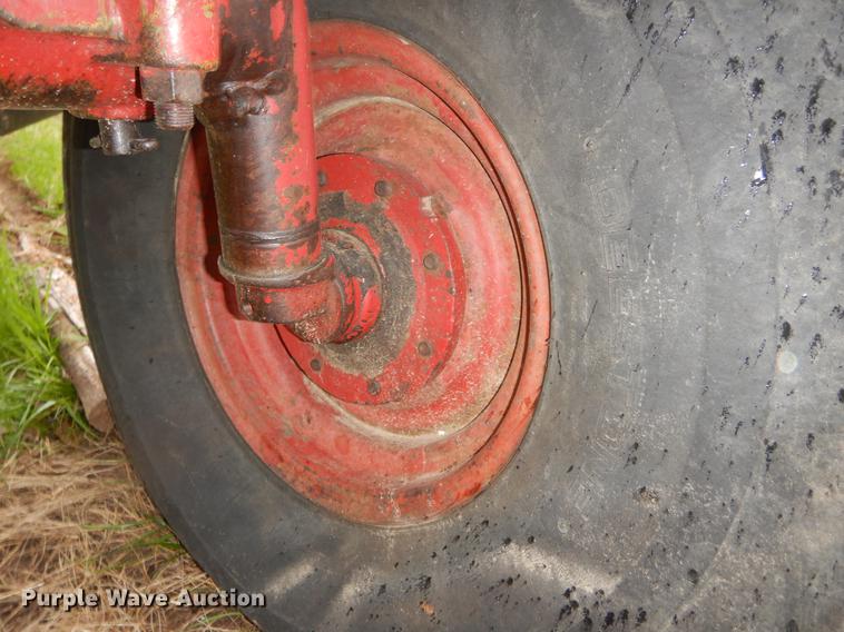 image for item DC0208 International 1086 tractor