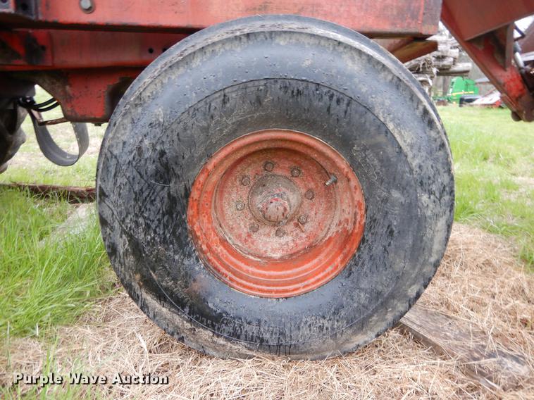 image for item DC0208 International 1086 tractor