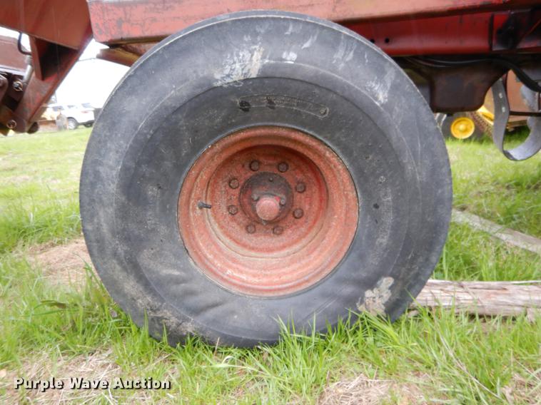 image for item DC0208 International 1086 tractor