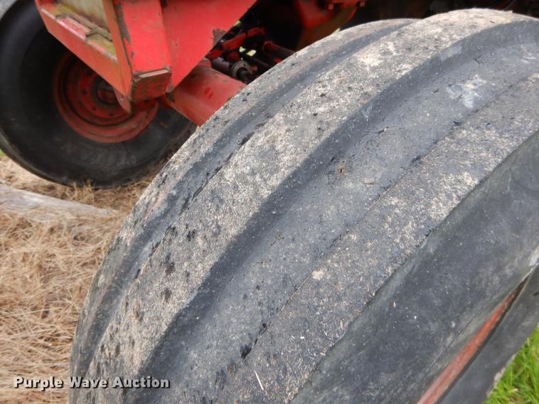 image for item DC0208 International 1086 tractor