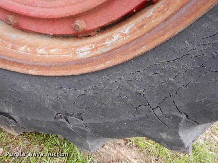 image for item DC0208 International 1086 tractor