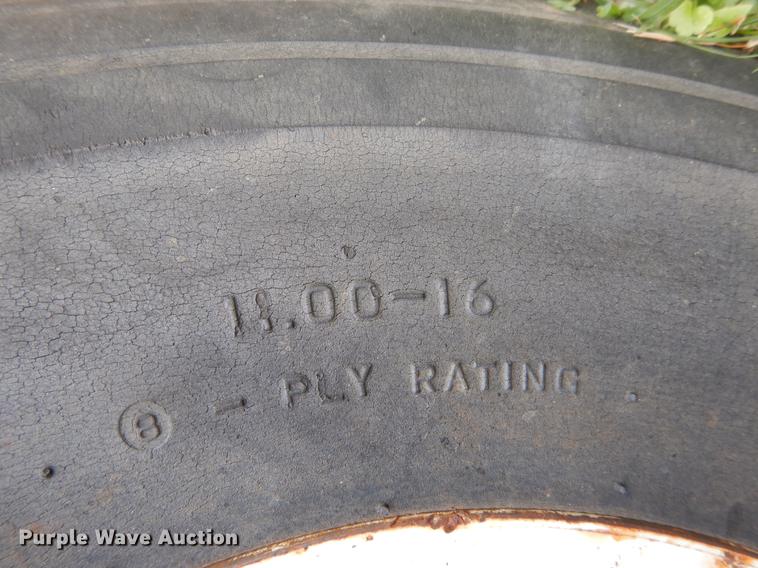 image for item DC0210 Ford 9600 tractor