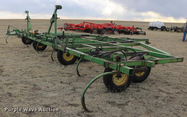 image for item DD5981 John Deere 1600 chisel