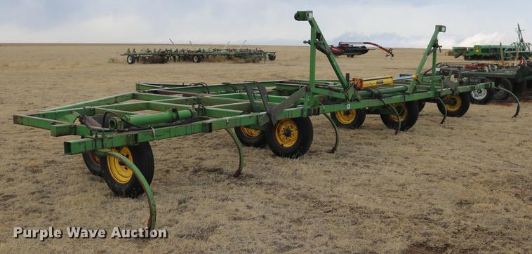 image for item DD5981 John Deere 1600 chisel