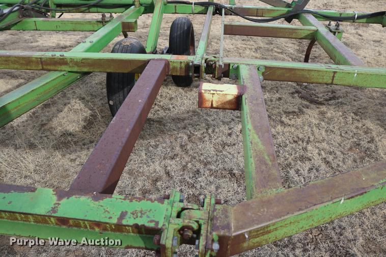 image for item DD5981 John Deere 1600 chisel