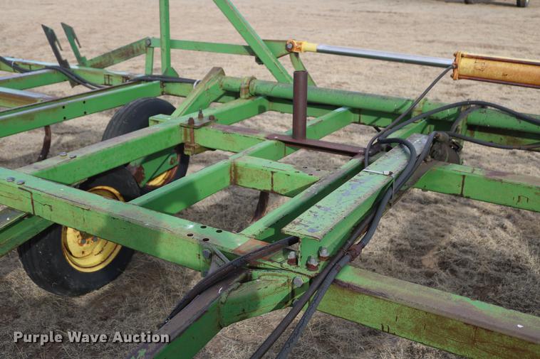 image for item DD5981 John Deere 1600 chisel