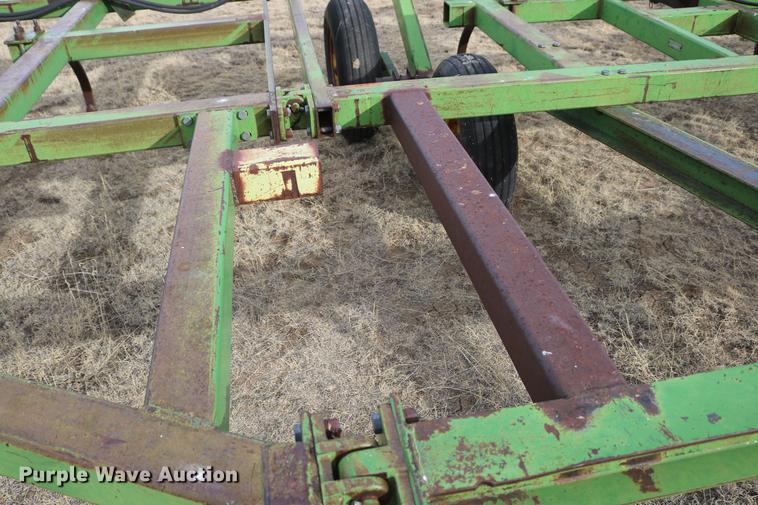 image for item DD5981 John Deere 1600 chisel