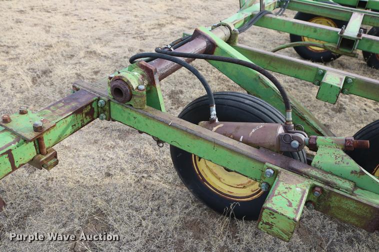 image for item DD5981 John Deere 1600 chisel